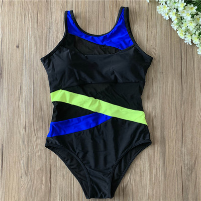 Egy egész fürdőruha átlátszó elemekkel több színben