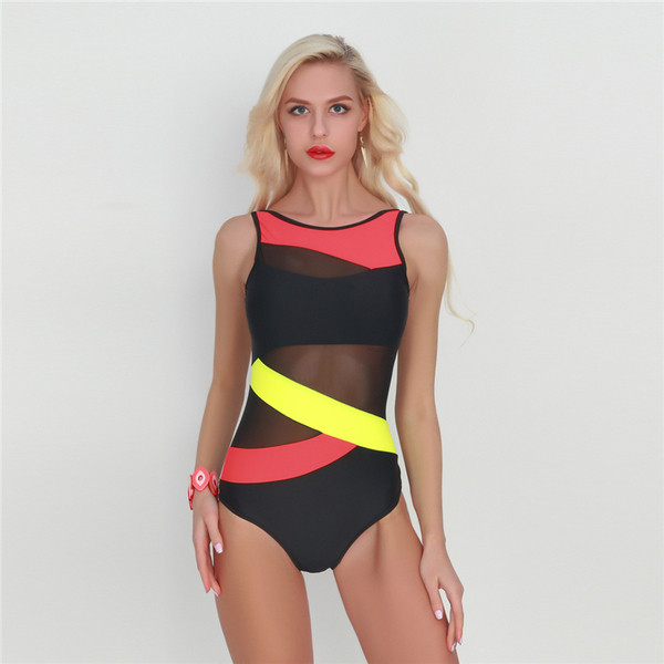 Egy egész fürdőruha átlátszó elemekkel több színben