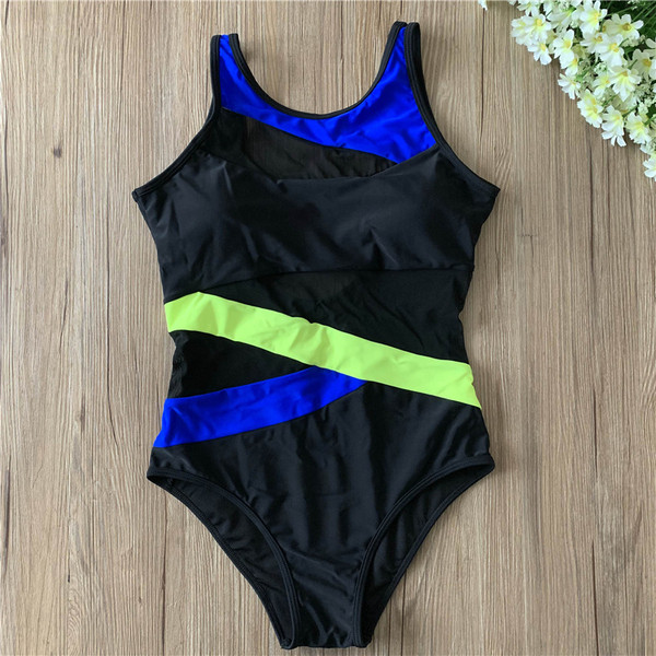 Egy egész fürdőruha átlátszó elemekkel több színben