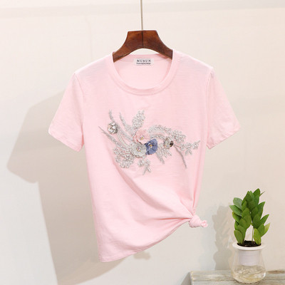 A rövid ujjú, gyöngy díszítésű női póló három színű