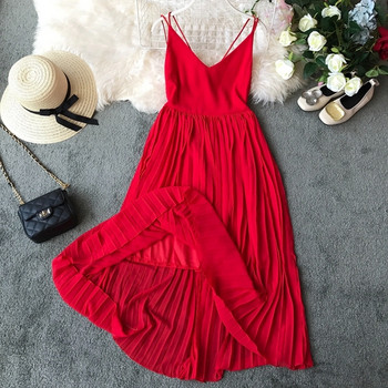 Stílusos női ruha csupasz háttal, piros V-nyakkal