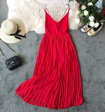 Stílusos női ruha csupasz háttal, piros V-nyakkal