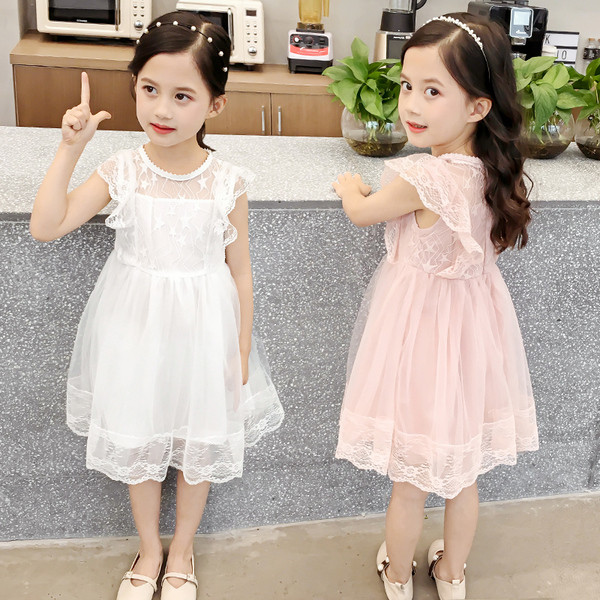 Stílusos gyerekruha fehér és rózsaszín csipkével