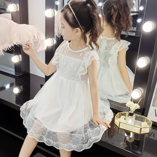 Stílusos gyerekruha fehér és rózsaszín csipkével