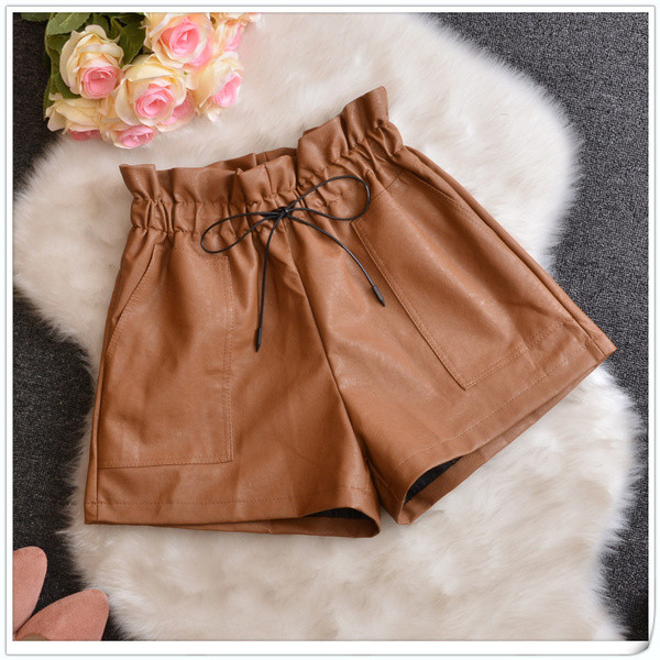 Öko bőrből készült női rövidnadrág fekete és barna színben