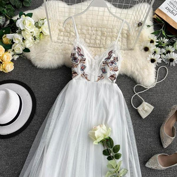 Stílusos női ruha hímzéssel, vékony pántokkal több színben