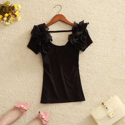 Κομψή γυναικεία μπλούζα με κοντό μανίκι και στοιχείο 3D