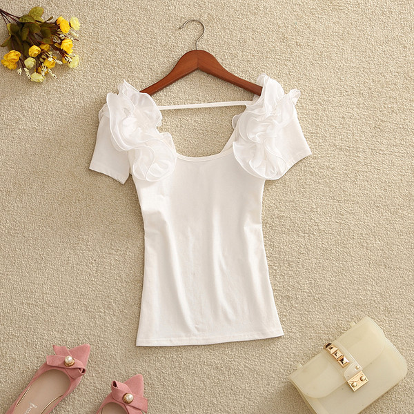 Κομψή γυναικεία μπλούζα με κοντό μανίκι και στοιχείο 3D