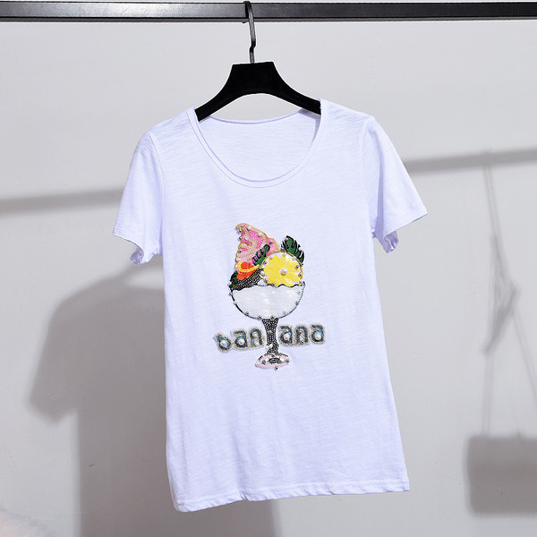 Korszerű női szett pólóval és flitteres farmerrel