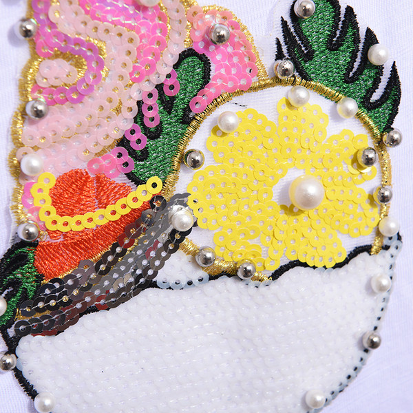 Korszerű női szett pólóval és flitteres farmerrel