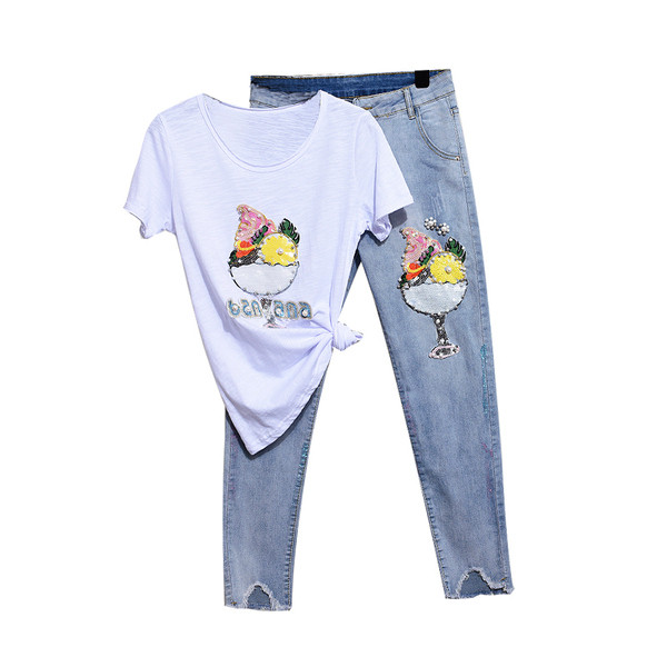 Korszerű női szett pólóval és flitteres farmerrel