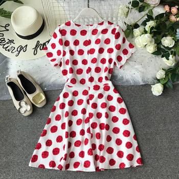 Κομψό γυναικείο φόρεμα με ντεκολτέ σε σχήμα V σε λευκό