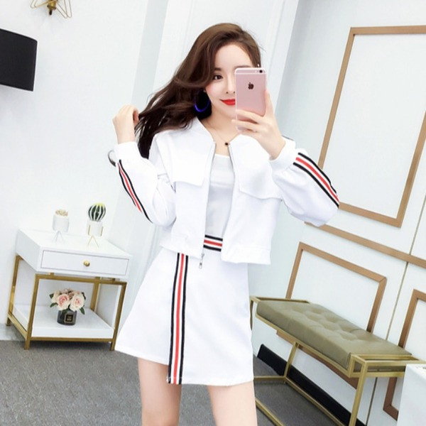 Set elegant de fustă, jachetă și maiou pentru femei în alb și negru