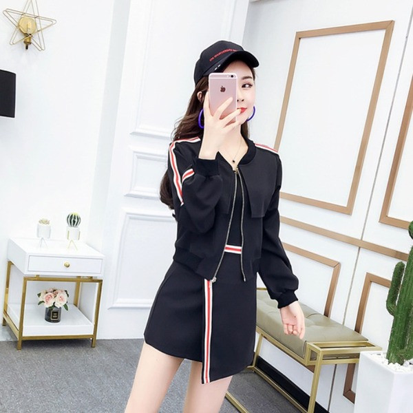 Set elegant de fustă, jachetă și maiou pentru femei în alb și negru