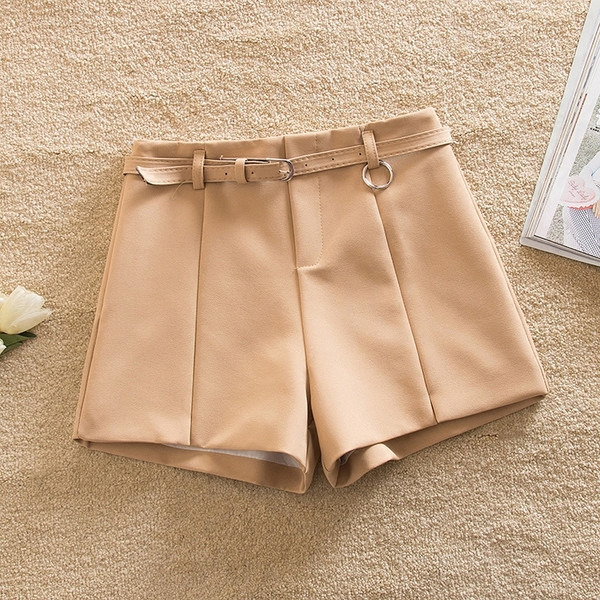 Γυναικεία κομψά σορτς με ζώνη σε τρία χρώματα