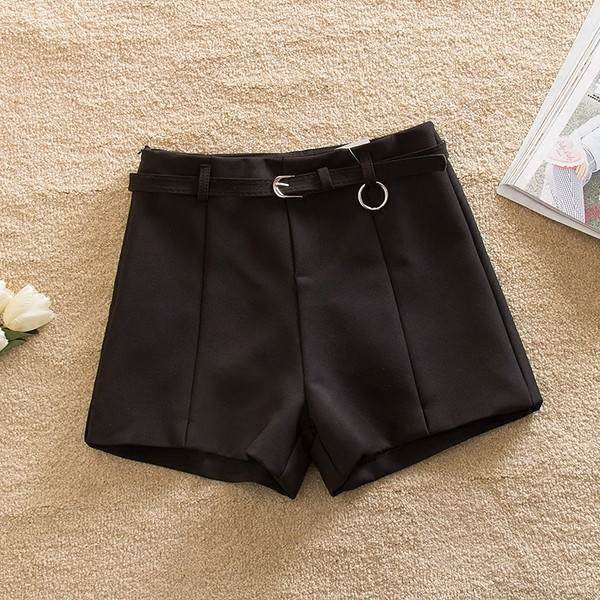 Γυναικεία κομψά σορτς με ζώνη σε τρία χρώματα