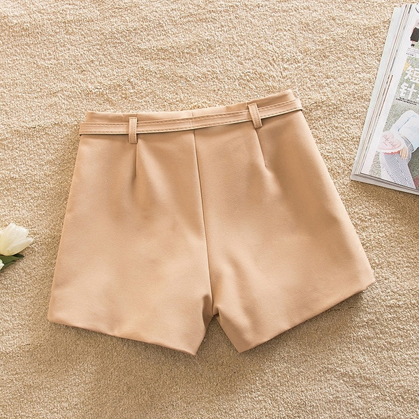 Γυναικεία κομψά σορτς με ζώνη σε τρία χρώματα