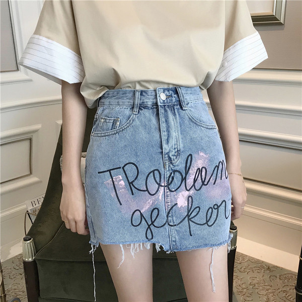 Μοντέρνα γυναικεία φούστα denim  με υψηλή μέση και επιγραφή