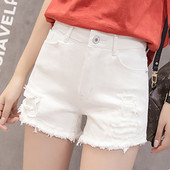 Καθημερινά γυναικεία σορτς  με άσπρο και μαύρο χρώμα