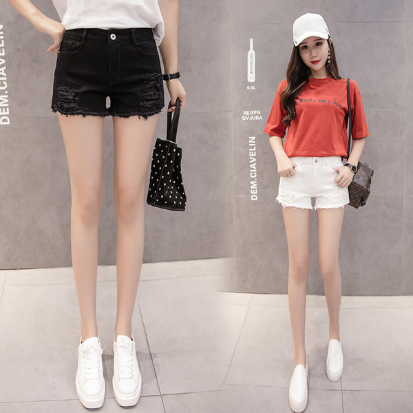 Καθημερινά γυναικεία σορτς  με άσπρο και μαύρο χρώμα