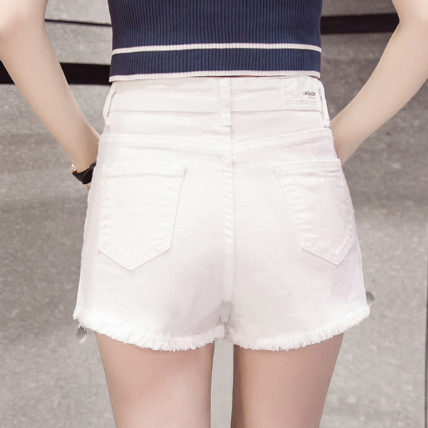 Modern női rövidnadrág szakadt motívumokkal, három színben