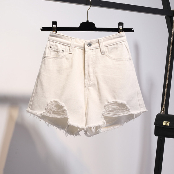 Καθημερινά γυναικεία σορτςσε τρία χρώματα της μέσης