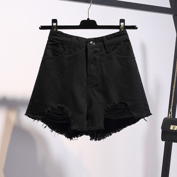 Καθημερινά γυναικεία σορτςσε τρία χρώματα της μέσης