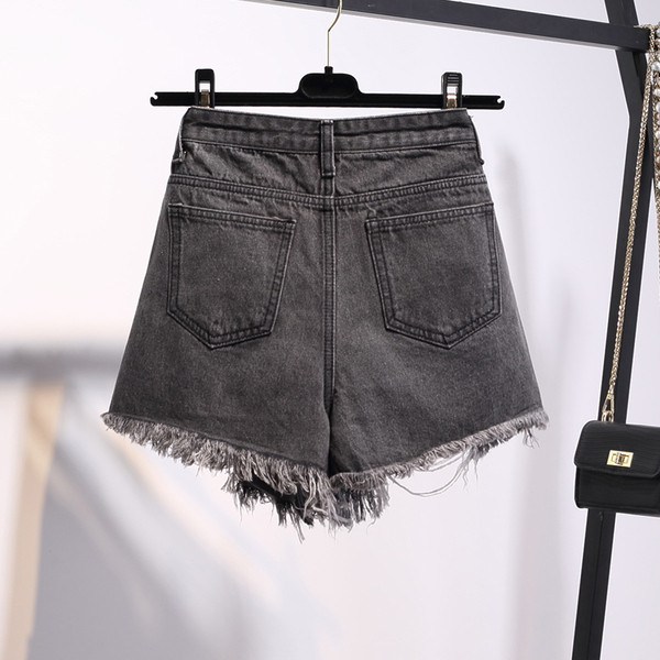 Καθημερινά γυναικεία σορτςσε τρία χρώματα της μέσης