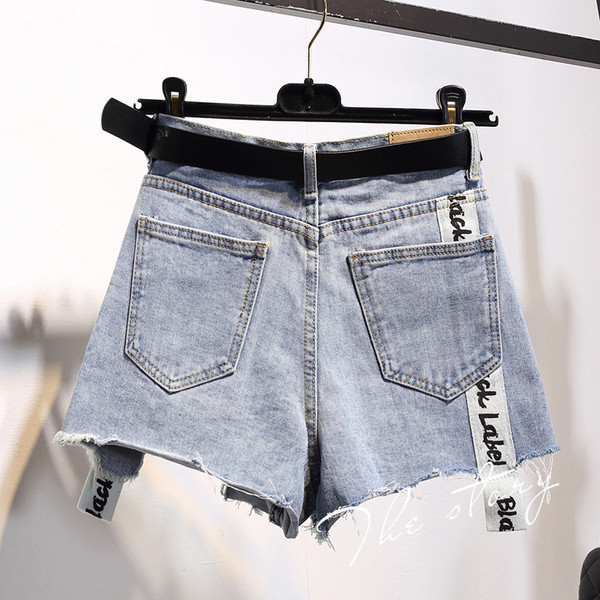 ΝΕΑ Μοντέρνα, γυναικεία σορτς με επιγραφές