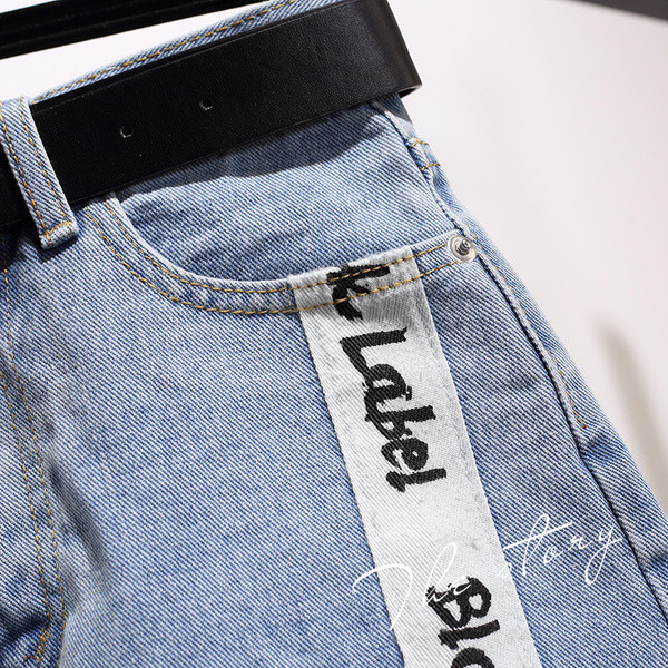 ΝΕΑ Μοντέρνα, γυναικεία σορτς με επιγραφές