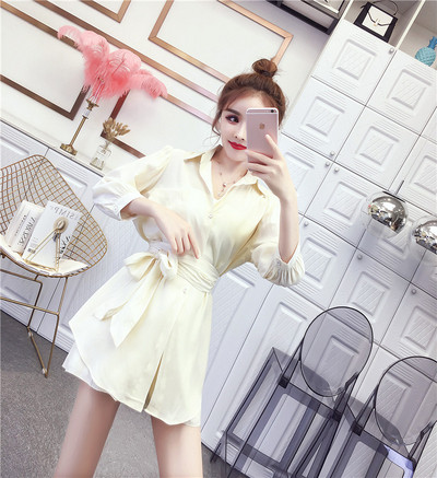 Μοντέρνο γυναικείο πουκάμισο με μανίκι 3/4 σε λευκό και μαύρο χρώμα