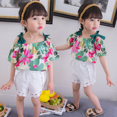 Modern, virágmotívumokkal díszített gyerekszett lányoknak