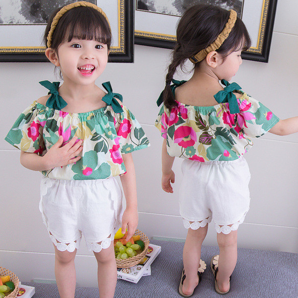 Modern, virágmotívumokkal díszített gyerekszett lányoknak