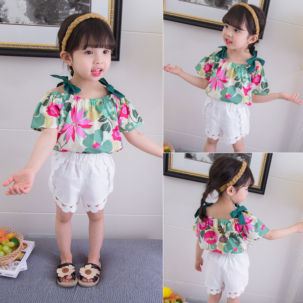 Modern, virágmotívumokkal díszített gyerekszett lányoknak