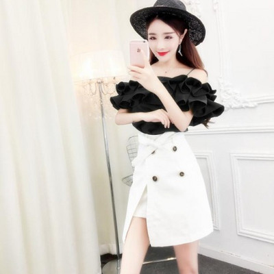 Modern női szoknyagarnitúra magas derékkal, fehér színben, és négy színben ejtett vállú blúzzal