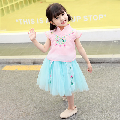 Stílusos gyerekszett kétrészes szoknyából és blúzból hímzéssel lányoknak