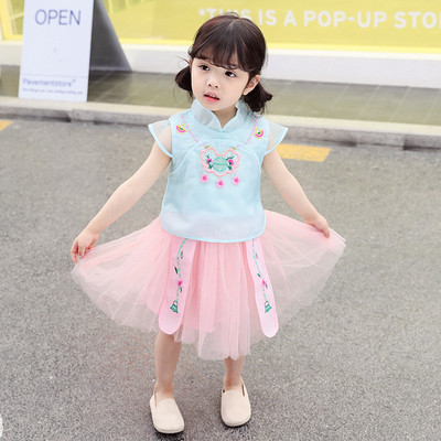 Stílusos gyerekszett kétrészes szoknyából és blúzból hímzéssel lányoknak