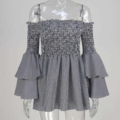 Aktuális női ruha lótusz ujjú szabású modellel