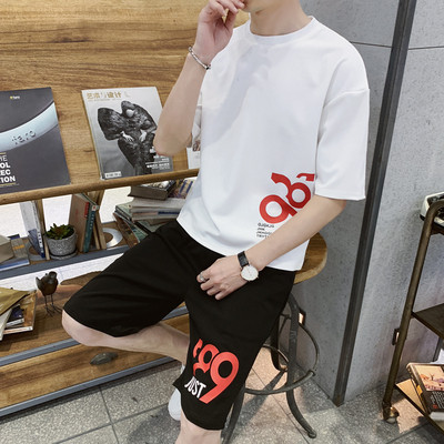 Set casual barbatesc din doua bucati de pantaloni scurti + tricou cu aplicatie in doua culori