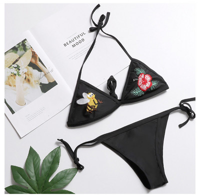 Modern női fürdőruha fekete színben és hímzéssel