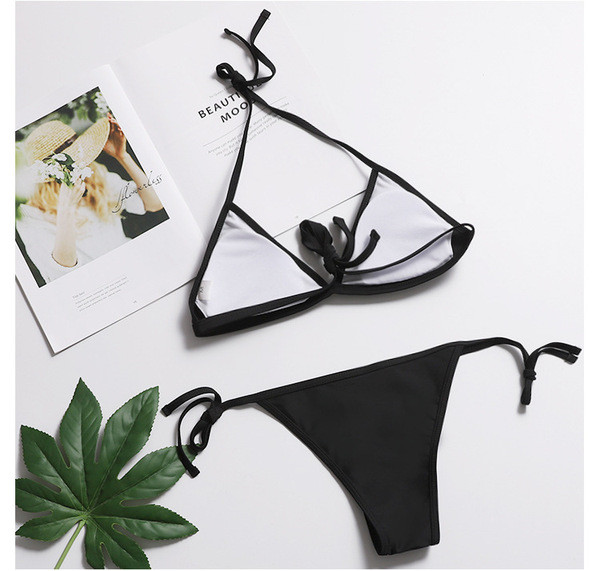 Modern női fürdőruha fekete színben és hímzéssel