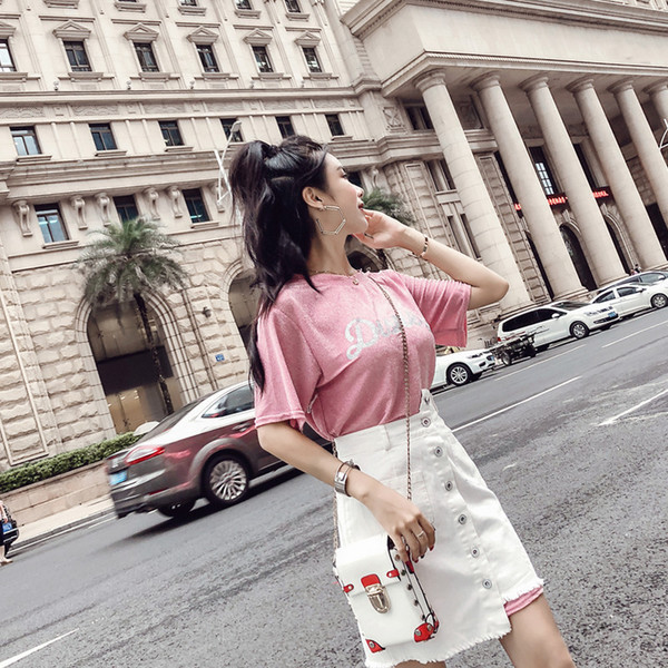 Modern női póló és magas derekú szoknya szett