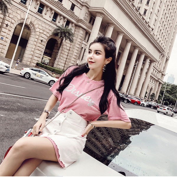 Modern női póló és magas derekú szoknya szett