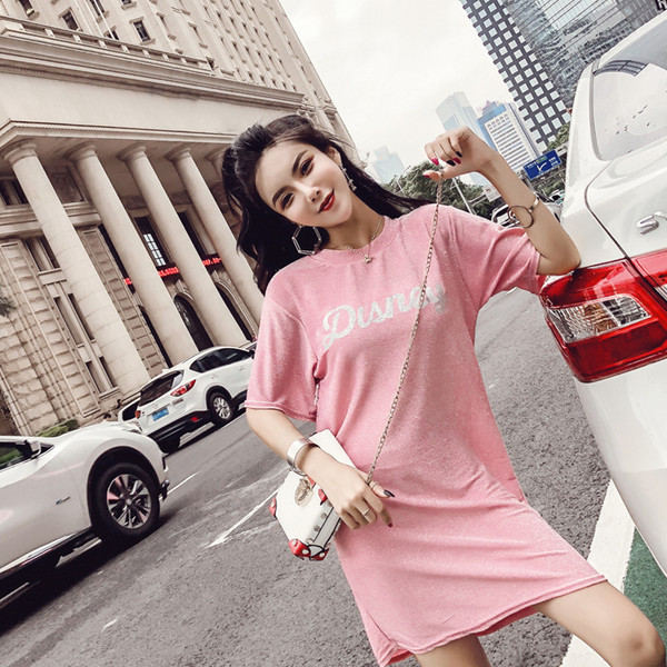 Modern női póló és magas derekú szoknya szett