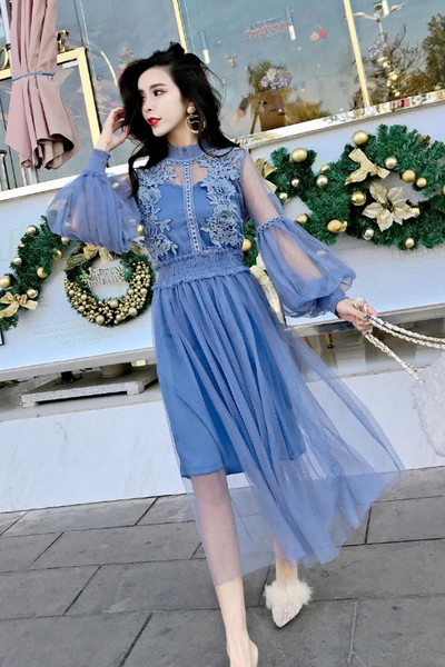 Σύγχρονο γυναικείο φόρεμα με τούλι και δαντέλα σε τρία χρώματα