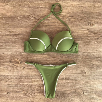 Kétrészes fürdőruha zöld színben, csipke elemmel
