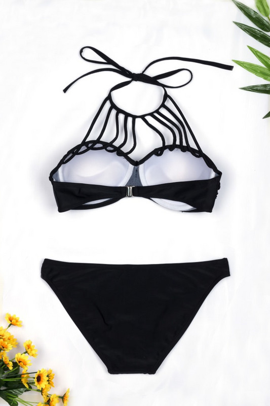 Női fürdőruha fekete színben, fém díszítéssel