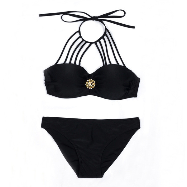 Női fürdőruha fekete színben, fém díszítéssel