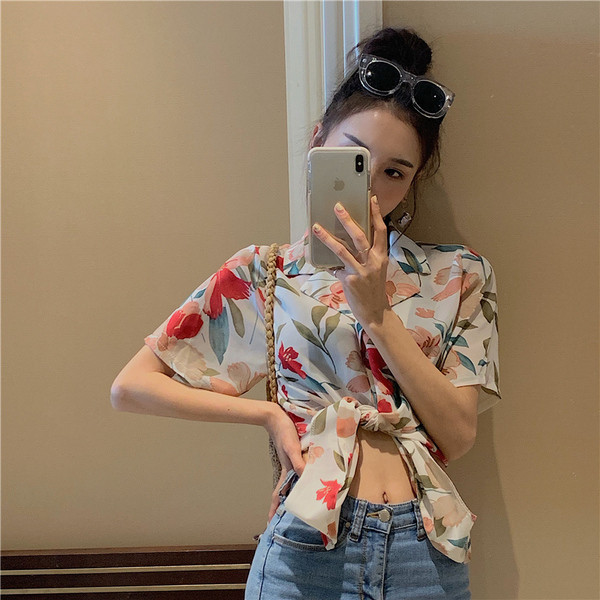 Rövid ujjú, virágmintás női ing