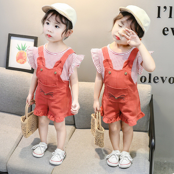 Modern, kétrészes overallból és blúzból álló gyerekszett lányoknak